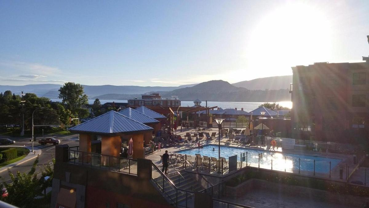 Upgraded Lakeside Resort Dream Vacation Home Келоуна Екстер'єр фото